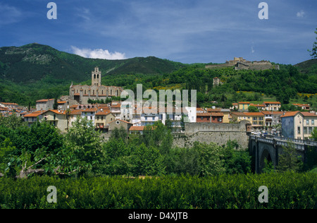 Prats de Mollo la Preste et Fort Lagarde village (Vauban), Pyrénées-Orientales, Languedoc-Roussillon, France Banque D'Images