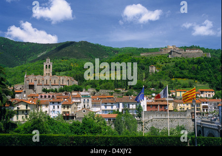 Prats de Mollo la Preste et Fort Lagarde village (Vauban), Pyrénées-Orientales, Languedoc-Roussillon, France Banque D'Images