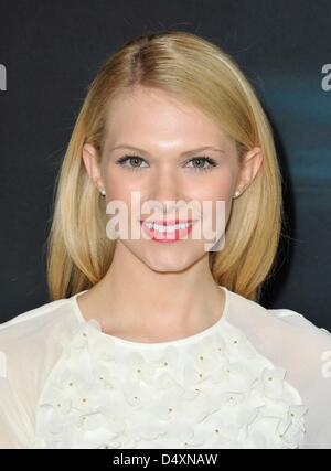 Los Angeles, Californie, USA. 19 mars 2013. Claudia Lee à l'arrivés pour la premiere de l'hôte, Cinerama Dome à l'Arclight Hollywood, Los Angeles, CA, 19 mars 2013. Photo par : Dee Cercone/Everett Collection/Alamy Live News Banque D'Images