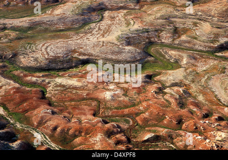 Vue aérienne de la formation rocheuse de Sandhills vu depuis Alstrom Point, normalement submergées sous la ligne de flottaison du Lac Powell Banque D'Images