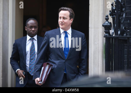 Downing Street, London, UK. Le 20 mars 2013. Le premier ministre David Cameron de quitter Downing Street avant de George Osborne, chancelier de l'Échiquier livre son quatrième budget dans un contexte de croissance lente et d'emprunt plus élevés. Crédit : Jeff Gilbert / Alamy Live News Banque D'Images