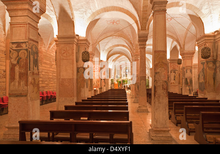 VERONA - 28 janvier : Intérieur de l'église inférieure romane San Fermo Maggiore le 28 janvier 2013 à Vérone, Italie. Banque D'Images