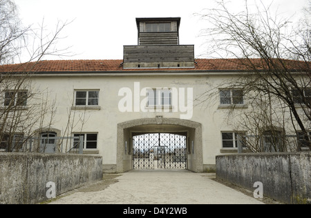 Camp de concentration de Dachau. Camp de prisonniers nazis a ouvert ses portes en 1933. L'entrée principale. L'Allemagne. Banque D'Images