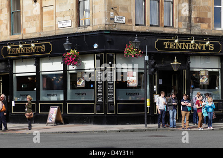 Tennent's Bar Byres Road, West End of Glasgow, Écosse, Royaume-Uni Banque D'Images