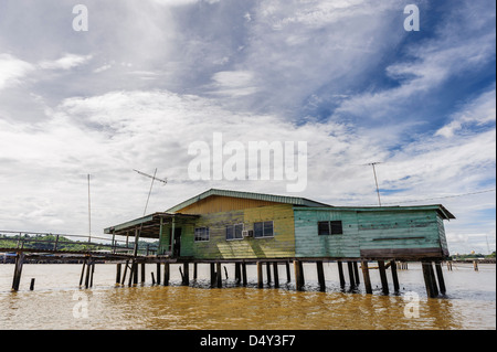 Les maisons sur pilotis de Kampung Ayer quartier, Bandar Seri Bengawan, Brunei, Asie Banque D'Images