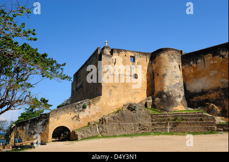 L'extérieur de Fort Jésus sur l'île de Mombasa, Kenya, Afrique de l'Est Banque D'Images