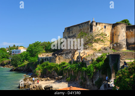 L'extérieur de Fort Jésus sur l'île de Mombasa, Kenya, Afrique de l'Est Banque D'Images