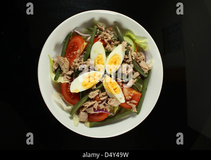 Salade niçoise au thon Banque D'Images