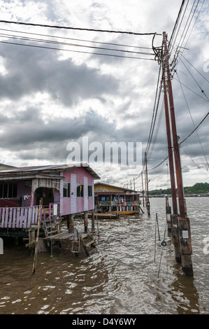 Les maisons sur pilotis de Kampung Ayer quartier, Bandar Seri Bengawan, Brunei, Asie Banque D'Images