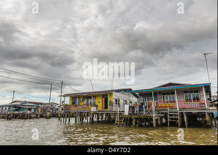Les maisons sur pilotis de Kampung Ayer quartier, Bandar Seri Bengawan, Brunei, Asie Banque D'Images