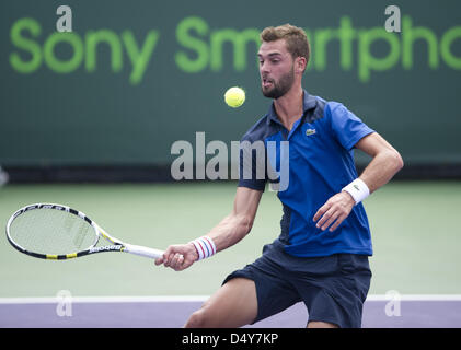 Miami, Floride, USA. Le 20 mars 2013. MICHAEL LLODRA (FRA) en action contre Benoit Paire (FRA). Llodra gagnerait 76(7), 62 et passe au second tour de l'Open de Tennis de Sony. (Crédit Image : Photo : Andrew Patron/ZUMAPRESS.com/Alamy Live News) Banque D'Images