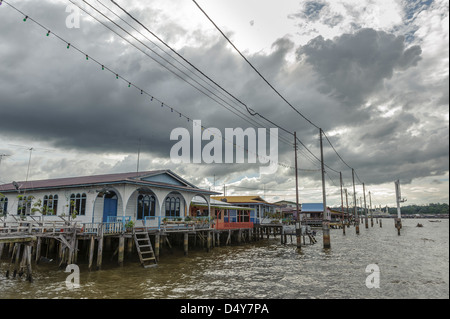 Les maisons sur pilotis de Kampung Ayer quartier, Bandar Seri Bengawan, Brunei, Asie Banque D'Images
