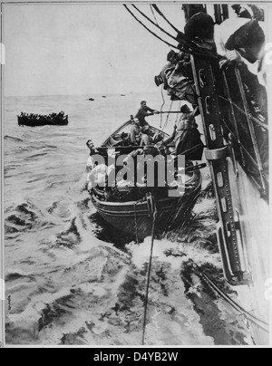 Photographie des passagers sauvés de la paquebot français Sontay, 04/1918 Banque D'Images