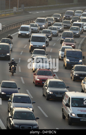 Berlin, Allemagne, la circulation de l'heure de pointe sur l'autoroute A 100 Banque D'Images