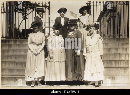 Cette délégation d'officiers de la National American Woman Suffrage Association a reçu du Président Wilson ... Banque D'Images