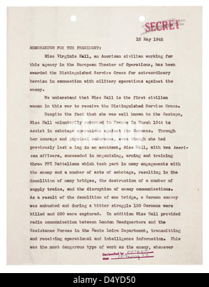 Protocole pour le président de William J. Donovan concernant Distinguished Service Cross (DSC) Décoration à Virginia Hall, 05/12/1945, Page 1 de 2 Banque D'Images