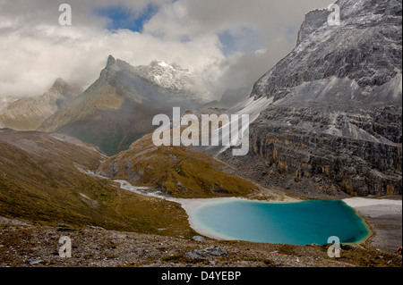 Lac de lait et de compensation, tempête, près de la réserve naturelle de Yading Daocheng, dans l'ouest de la province du Sichuan, Chine Banque D'Images