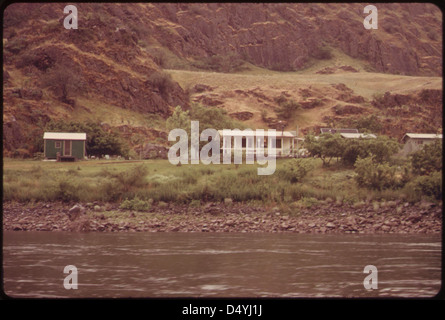 L'un des quelques ranchs dispersés sur la partie de la rivière Snake qui se trouve sous Hells Canyon et en amont de Lewiston. Le courrier est livré par bateau, 05/1973 Banque D'Images