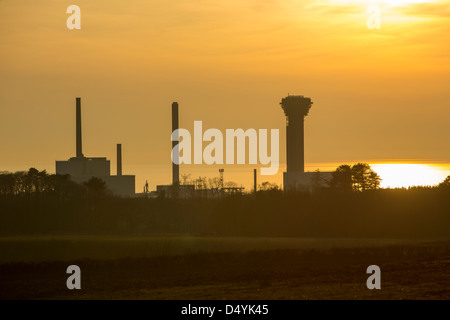 Centrale nucléaire de Sellafield au coucher du soleil, Cumbria, Royaume-Uni. Banque D'Images