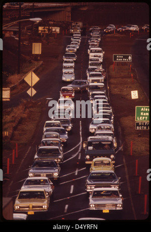 La construction d'étranglement sur H-1 Freeway près de Honolulu d'ouest pendant l'heure de pointe du matin, Octobre 1973 Banque D'Images