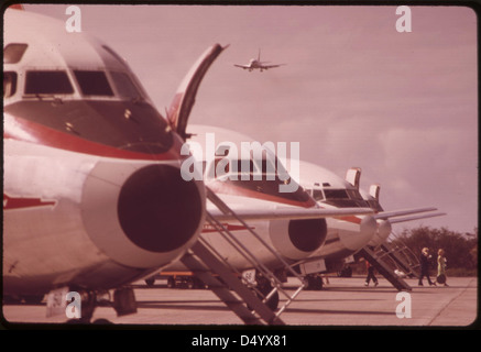 Avions de ligne à l'île de Maui. Billet d'avion entre les îles est une cause de développement rapide. Voyages en mer n'a pas été utilisée dans l'industrie du tourisme, Novembre 1973 Banque D'Images