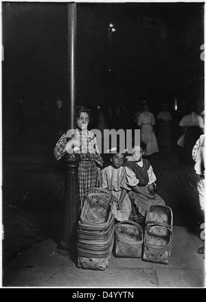 Marie Costa, panier, vendeur dans un marché de Cincinnati. 10 heures Samedi, Août 1908 Banque D'Images