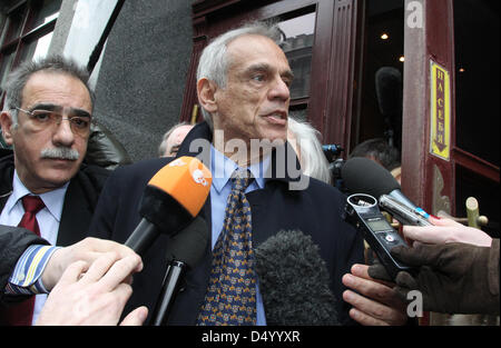 20 mars 2013 - Moscou, Russie - le ministre des Finances chypriote Michalis Sarris visites Moscou pour parvenir à un accord sur les moyens d'aider ce pays à sortir de la crise...sur la photo : March 20,2013.MOSCOU,RUSSIE. Chypre est le ministre des Finances, Michalis Sarris donnant ses commentaires juste après sa rencontre avec le Ministre russe des Finances. (Crédit Image : © La Société Vasenin ZUMAPRESS.com)/PhotoXpress/ Banque D'Images