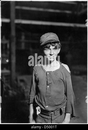 Un garçon typique glass works, quart de nuit. A dit qu'il avait 16 ans, Août 1908 Banque D'Images