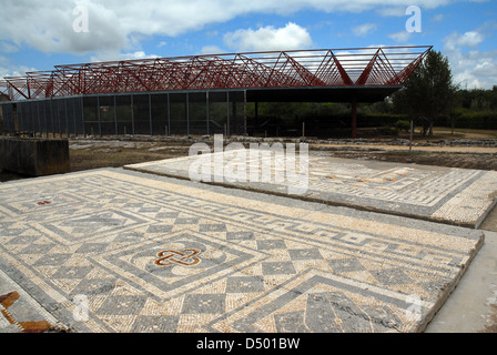 Mosaïque dans les ruines romaines de Conimbriga. Les Ruines Romaines de Conimbriga, Coimbra, Beira Litoral, Portugal Banque D'Images