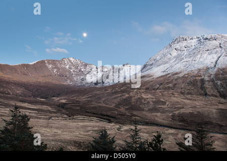 Lumière du soir sur les Cuillin ridge à Glen cassantes sur l'île de Skye en Ecosse. Banque D'Images