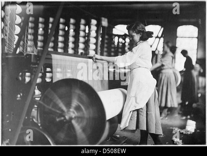 Lincoln les usines de coton, Evansville, Indiana Filles à machines à tisser ; warpers. Evansville, IND, Octobre 1908 Banque D'Images