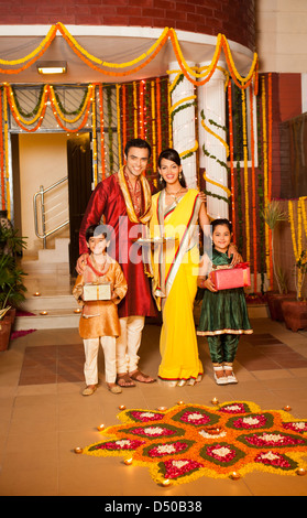 Family celebrating Diwali Banque D'Images