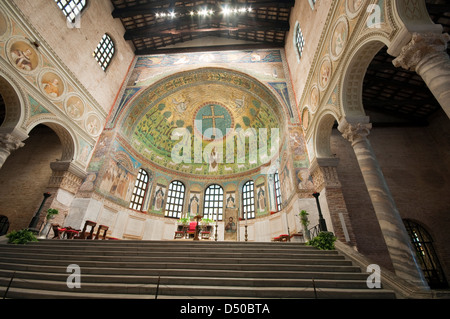 L'Italie, l'Emilie Romagne, Ravenne, Basilique Sant' Apollinare in Classe, vue intérieure Banque D'Images