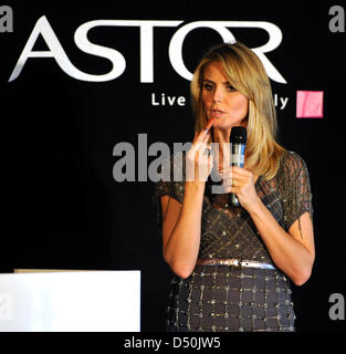 Le top model allemand Heidi Klum assiste à une conférence de presse à Munich, Allemagne, 29 novembre 2010. Klum est le nouveau visage de la marque de cosmétiques Astor en 2011. Photo : Marc Mueller Banque D'Images