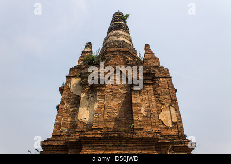 Ancien Chedi de Wat Phra That Hariphunchai que Banque D'Images