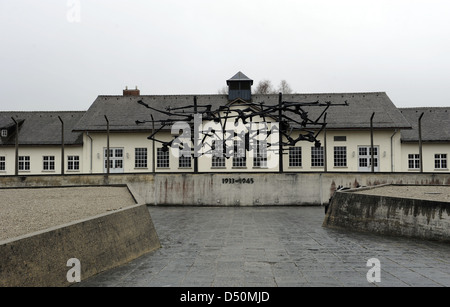 Camp de concentration de Dachau. Première sculpture, Monument International, 1968, par Nandor Glid (1924-1997). L'Allemagne. Banque D'Images