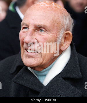 Ex-pilote de course , Sir Stirling Moss au service commémoratif pour le professeur Sid Watkins, ancien délégué médical de Formule Un, LONDON, UK Banque D'Images