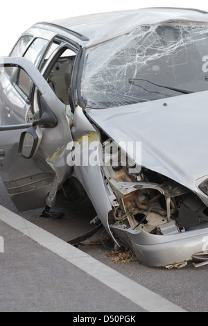 Carcasse de voiture après accident Banque D'Images