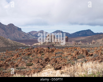 Vue sur las Canadas chaudron de Teide à Tenerife Espagne, l'hôtel Parador, Roques de Garcia et de Llano de Ucanca Banque D'Images