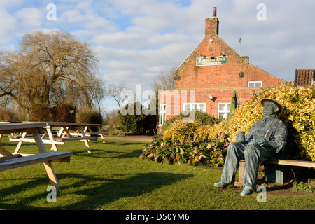 La sculpture et la postproduction audio pour le Wherryman's Way dans le jardin à Coldham Hall Tavern, Surlingham, Norfolk Broads, Parc National Banque D'Images