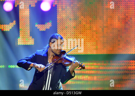 Violoniste allemand David Garrett exécute à l'Echo Awards à Berlin, Allemagne, 21 mars 2013. Photo : Britta Pedersen/dpa Banque D'Images