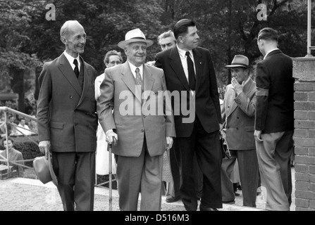 Hoppegarten, RDA, Wilhelm Pieck (deuxième à gauche), Président de l'Etat de la RDA Banque D'Images