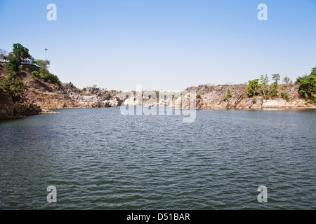 Vue de la rivière Narmada, Bhedaghat, District de Jabalpur, Madhya Pradesh, Inde Banque D'Images