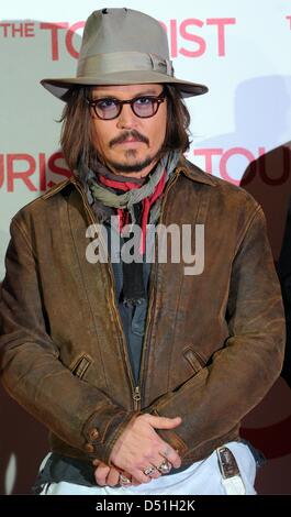 L'acteur américain Johnny Depp participe à la photocall pour la première Allemande de son nouveau film 'l'hôtel Adlon à' à Berlin, Allemagne, le 14 décembre 2010. 'L'' sera en Allemagne à partir du 16 décembre. Photo : Jens Kalaene Banque D'Images