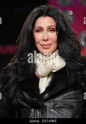 Le chanteur et l'actrice Cher assiste à la première allemande du film 'Burlesque' à Berlin, Allemagne, le 16 décembre 2010. 'Burlesque' est dans les salles allemandes à partir du 06 janvier 2011. Photo : Jens Kalaene Banque D'Images