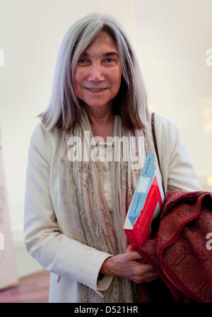 Auteur argentine Maria Kodama, veuve de l'ancien écrivain argentin Jorge Luis Borges, attend que le début d'une discussion de groupe pour présenter le livre "El Poeta Borges'au Salon du livre de Francfort à Francfort, Allemagne, 08 octobre 2010. Photo : Frank Rumpenhorst Banque D'Images