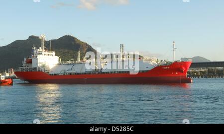 Un document non daté photo fournie par la compagnie maritime présente le navire gaz New York. Les pirates ont saisi le navire de fret qui navigue sous un capitaine allemand au large de la côte du Kenya. Le commandant de bord a communiqué avec la société de gestion en Grèce près de 24 heures après la capture a eu lieu. "L'équipage est bien, il n'est pas de plus je peux dire maintenant' a été le téléphone déclaration à dpa Deutsche Press Banque D'Images