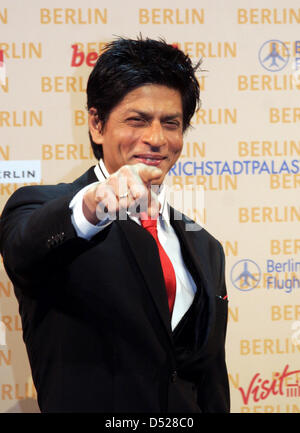Shahrukh Khan acteur indien assiste à la conférence de presse sur le film "2' à Berlin, Allemagne, 22 octobre 2010. Le film tourné dans la capitale allemande est d'être dans les salles allemandes fin 2011. Photo : Xamax Banque D'Images