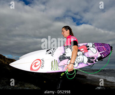 Margaret River, Australie. 22 mars 2013. Tyler Wright (AUS) quitte l'eau après avoir remporté son quart de finale contre Paige Hareb de Nouvelle-Zélande au jour 7 de la conscience Margaret River Pro à Surfers Point Prevally Park l'ouest de l'Australie. Credit : Action Plus de Sports / Alamy Live News Banque D'Images