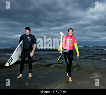 Margaret River, Australie. 22 mars 2013. Courtney Conlogoue (USA) quitte l'eau après avoir perdu son match jusqu'à Stephanie Gilmore (AUS) pendant les quarts de finale au jour 7 de la conscience Margaret River Pro à Surfers Point Prevally Park l'ouest de l'Australie. Credit : Action Plus de Sports / Alamy Live News Banque D'Images